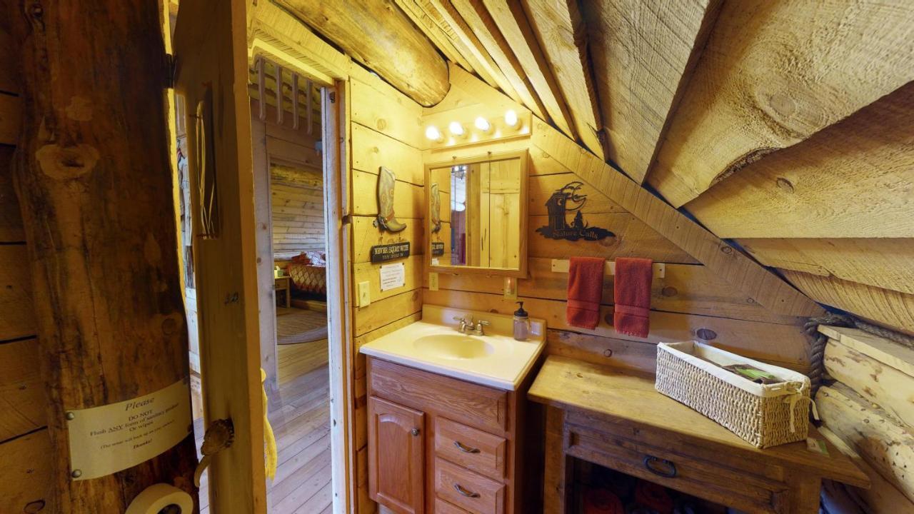 Canyon View Family Cabin, Deck, Tv Room, Games, Bbq, Campfire 몬티첼로 외부 사진